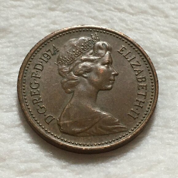 1974 UK Great Britain Queen Elizabeth II New Penny Bronze Coin - Picture 2 of 4